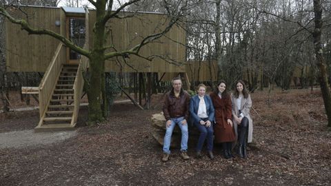 El proyecto de María Manuela Salvó los carballos que se entremezclan con las cabañas