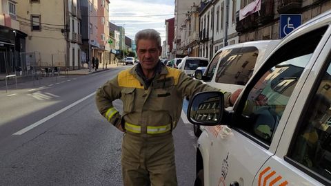 El conductor de la carroceta de bomberos de Guitiriz, José Paredes, fue uno de los trabajadores que encontró a la anciana