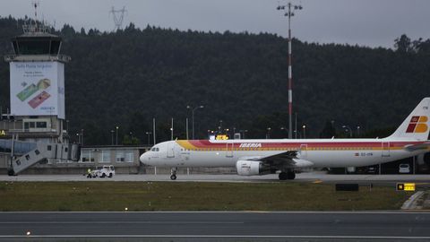 Un avion de Iberia, en Alvedro.