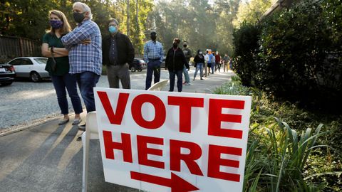 Larga cola de los vecinos de Durham (Carolina del Norte) para depositar su voto anticipado