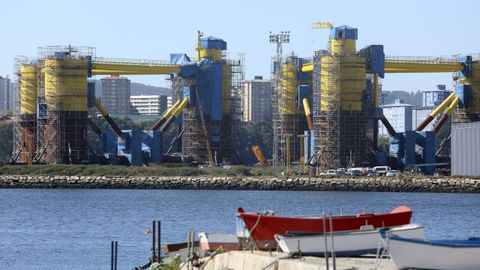 Estructuras de eólica marina en las instalaciones de Navantia Fene