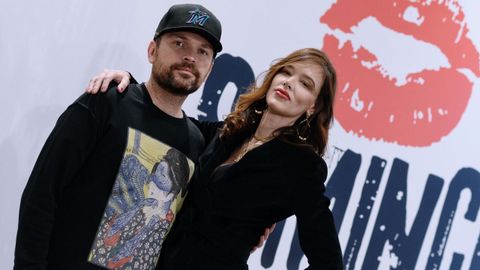 El director Michael Maxxis, con la actriz Paz de la Huerta