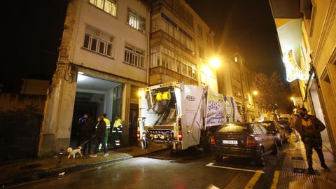 Los bomberos extinguieron el fuego en el bajo