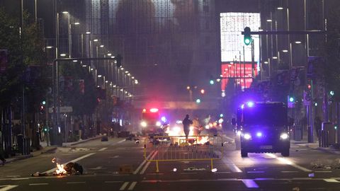 Disturbios en varias ciudades de España durantes las protestas por las restricciones covid