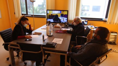 Afrontemos 21 atiende desde Ferrol a miembros de la UDC y a sus familias