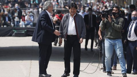El expresidente de Bolivia Evo Morales, acompañado del presidente argentino, Alberto Fernández, hoy en Villazón, población boliviana en la frontera con Argentina