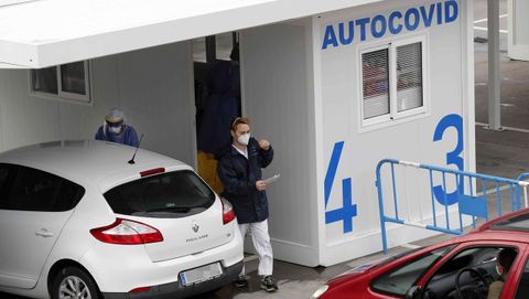 El autocovid instalado en el Hospital Universitario Central de Asturias (HUCA)