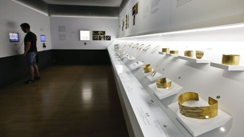 Colección de ourivaría castrexa no Museo Provincial