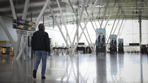 Pasillo en la terminal compostelana de Lavacolla