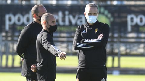 Javi Suárez, a la derecha, junto a Iván Martínez y Víctor Búrdalo