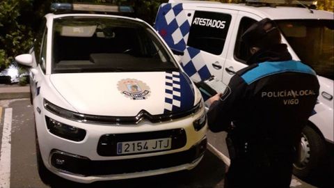 La policía local de Vigo multa a sus propios coches