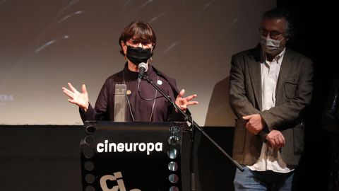 Margarita Ledo agradece o premio en presenza do director de Cineuropa, José Luis Losa
