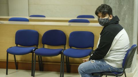 De los tres acusados, solo uno se presentó al juicio que se celebró en la sección compostelana de la Audiencia Provincial