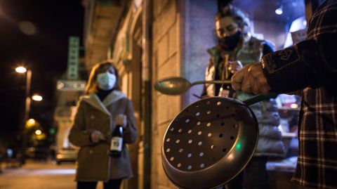 En Verín hubo una cacerolada pidiendo el levantamiento de las restricciones