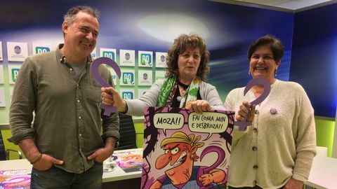 Rosa Campos, primera por la derecha, junto a Luis Davila y Carmen Fouces en la presentación de la campaña del 8-M en el Concello de Pontevedra en el 2019