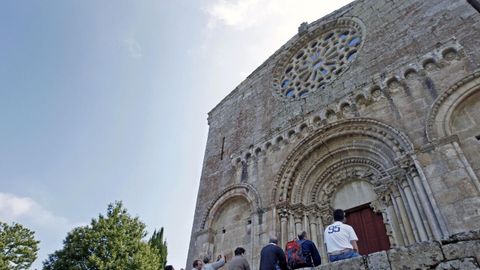 Fachada de la iglesia de Santo Estevo de Ribas de Miño -en O Saviñao-, uno de los diez monumentos de la Ribeira Sacra lucense que ingresarán en el itinerario cultural