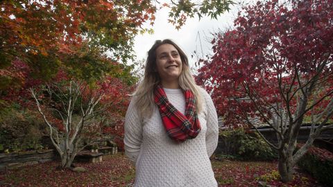 UXía García, de casa o Crego, explica que no tiene ni pizca de cobertura en Vilaquinte, concello de Cervantes