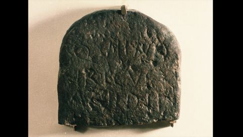 Estela funeraria romana de Vendirico encontrada en el monte Naranco de Oviedo