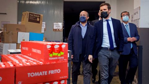 Pablo Casado, este viernes, en el Banco de Alimentos de Reus