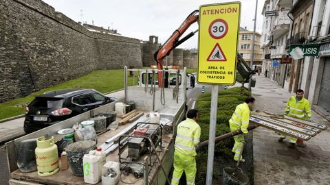 Un paso para la peatonalización, la limitación a 30 por hora junto a la Muralla