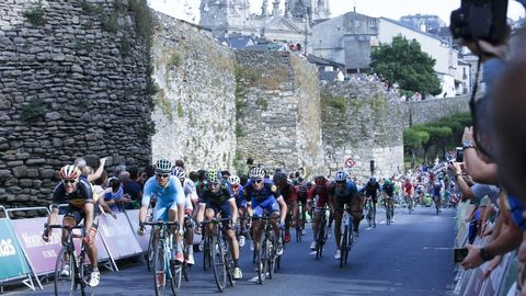 El 24 de agosto del 2016, la Muralla volvía a ser escenario de final de etapa de La Vuelta, como en 1982 y 1985