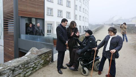 El conselleiro de Cultura y la alcaldesa de Lugo inauguran el ascensor que da acceso a la Muralla de Lugo