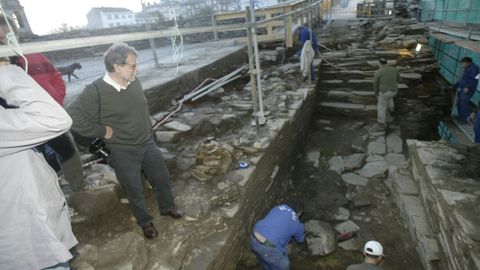 Un ejemplo de excavaciones en la Muralla. En el 2001 se descubrió el cuerpo de guardia en Porta Miñá y en el 2006 salía a la luz una nueva escalera