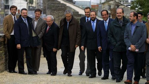 Zapatero ha sido el único presidente del Gobierno que ha visitado la Muralla de manera oficial, en octubre del 2004, pero esta foto es del 5 de octubre del 2001, con un buen puñado de históricos socialistas