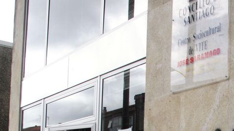 Fachada del centro cívico de Vite, que lleva el nombre del escritor portugués José Saramago