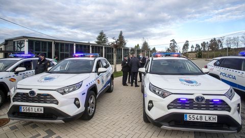 Los cuatro nuevos vehículos híbridos todoterreno fueron entregados a la Policía Autonómica en el Monte do Gozo