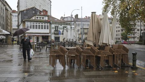 El cierre de la hostelería en Santiago y otros concellos del área por la segunda ola del coronavirus se ha dejado notar en los datos del paro