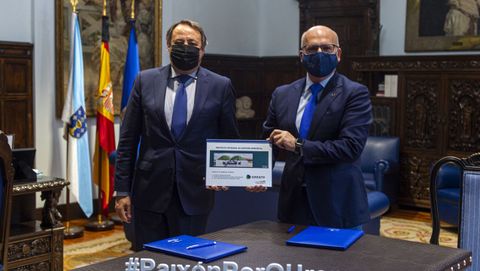 Joaquín Sanz, de Arrate Energy, presento el proyecto de la planta de biogás al presidente de la Diputación, José Manuel Baltar