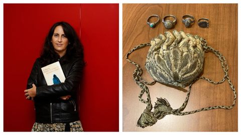 A última novela de María Oruña aborda a historia dos nove bispos e os aneis milagreiros (na imaxe, os catro atopados e a bolsa de seda en que se gardaban)