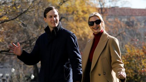 Ivanka Trump y su marido, Jared Kushner, en el jardn sur de la Casa Blanca