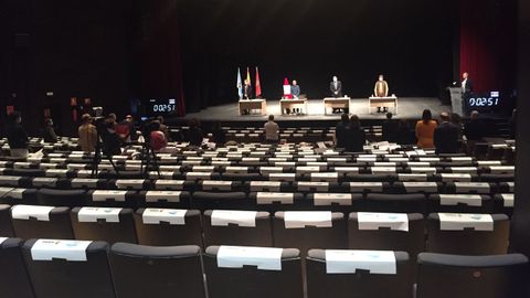 El pleno guardó un minuto de silencio por Marián Hermida
