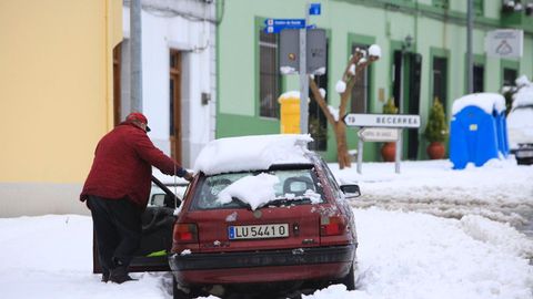 La nieve empezó a remitir en las zonas más bajas en la mañana de este sábado