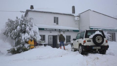 En zonas de Pedrafita do Cebreiro y Triacastela nevó con intensidad