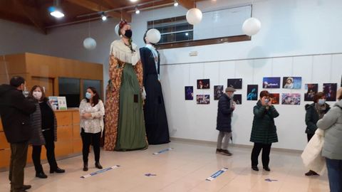 Inauguración de la exposición de Cris Andina en la Oficina de Turismo de Ribadeo