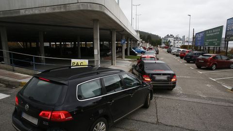 Imagen de archivo de colas en el Hospital da Mariña para hacerse pruebas de covid