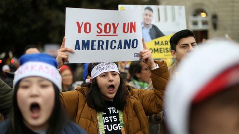 Los jvenes inmigrantes celebraron la sentencia con una concentracin ante las puertas del Supremo