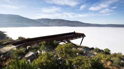 El mirador de Cividade, sobre la niebla que cubre el cañón del Sil