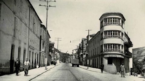 Foto histórica de Becerreá dos anos 50, no tempo en que se celebrara a feira do 12