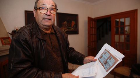 Jose, con el extracto de la denuncia por la pérdida de sus décimos de lotería