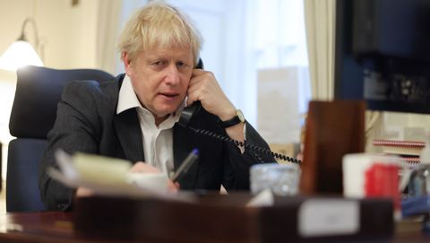 El primer ministro británico, Boris Johnson, este domingo en su despacho
