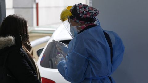 Pruebas en el auto covid del Chuac