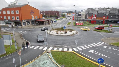 La zona comercial de A Gándara solo es accesible para los vecinos de Ferrol y Narón