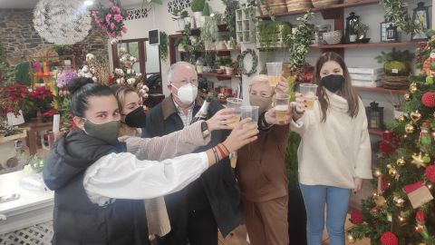 Celebración cuarto premio de Lotería en la floristería El Campo de Villaviciosa