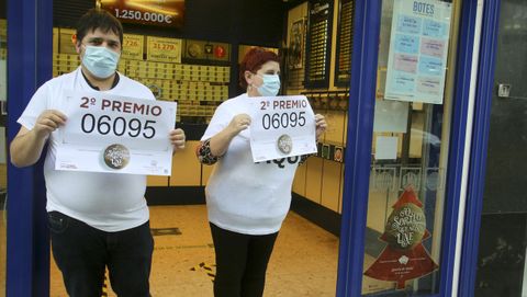 Carlos Fernández y Marisol López, de la administración número 8 de Ferrol