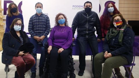 Directiva de Podemos Oviedo con Lluisa Nogueiro, su portavoz, en el centro 