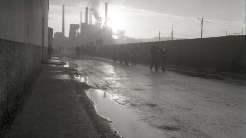 FEBRERU. Saliendo de trabayar de la Fábrica de Moreda, 1963
